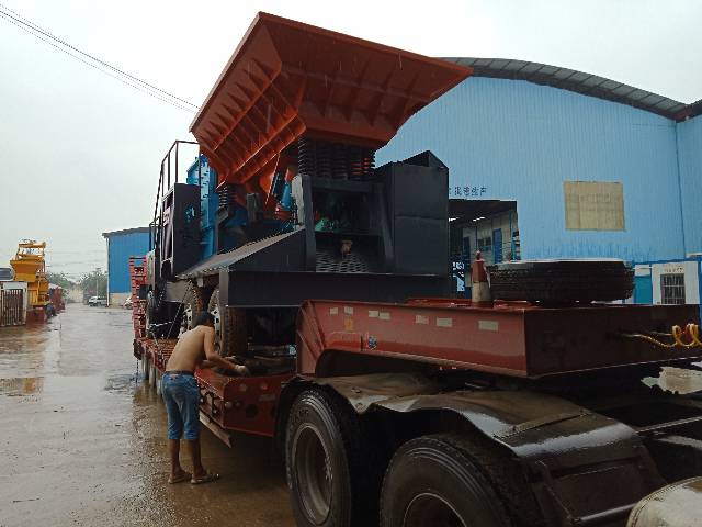 輪胎式移動(dòng)破碎站老板來(lái)提貨啦?。。? /><p><span>輪胎式移動(dòng)破碎站老板來(lái)提貨啦?。?！</span></p></a></li><li><a class=